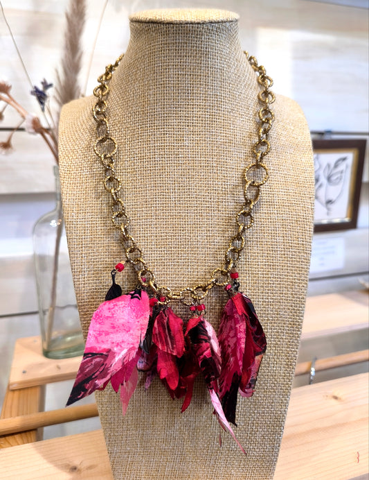 Collana Piume magenta